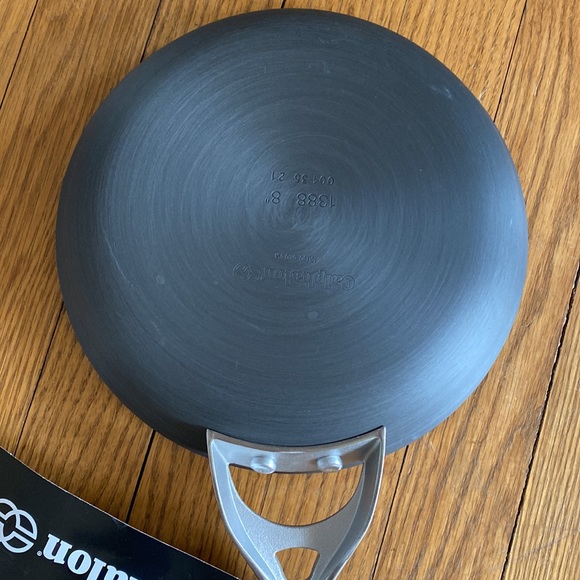 New Caphalon 8” sauté pan - Picture 4 of 5